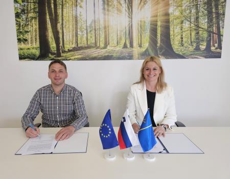 Podpis pogodbe_Obnova večnamenske ploščadi_Občina Domžale